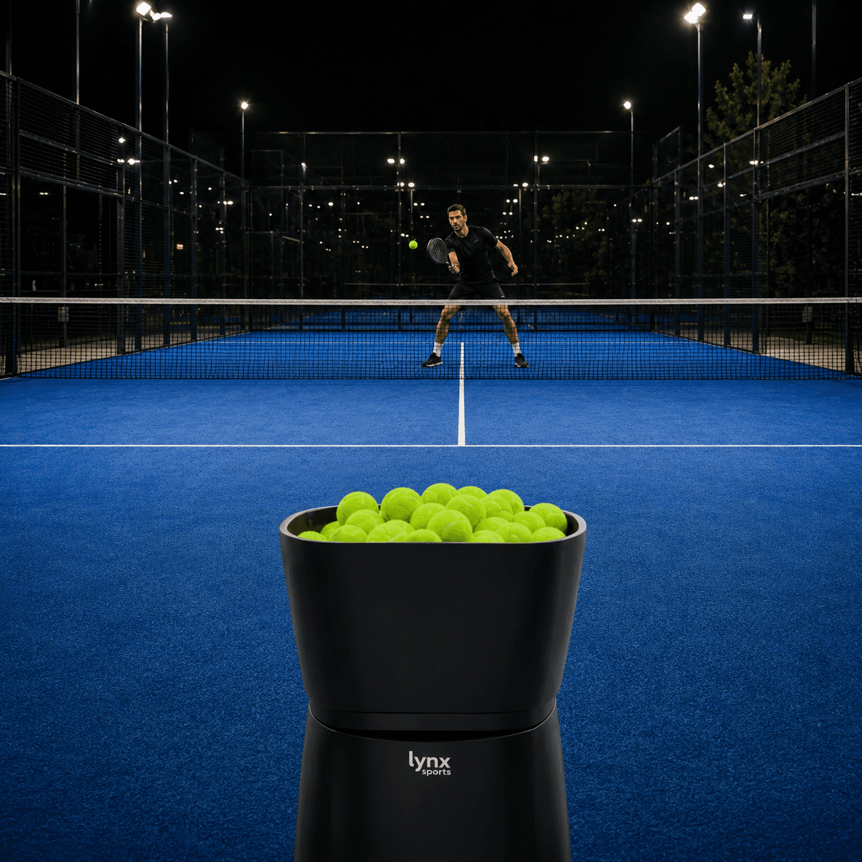 Máquina Lynx Sports en una cancha de pádel